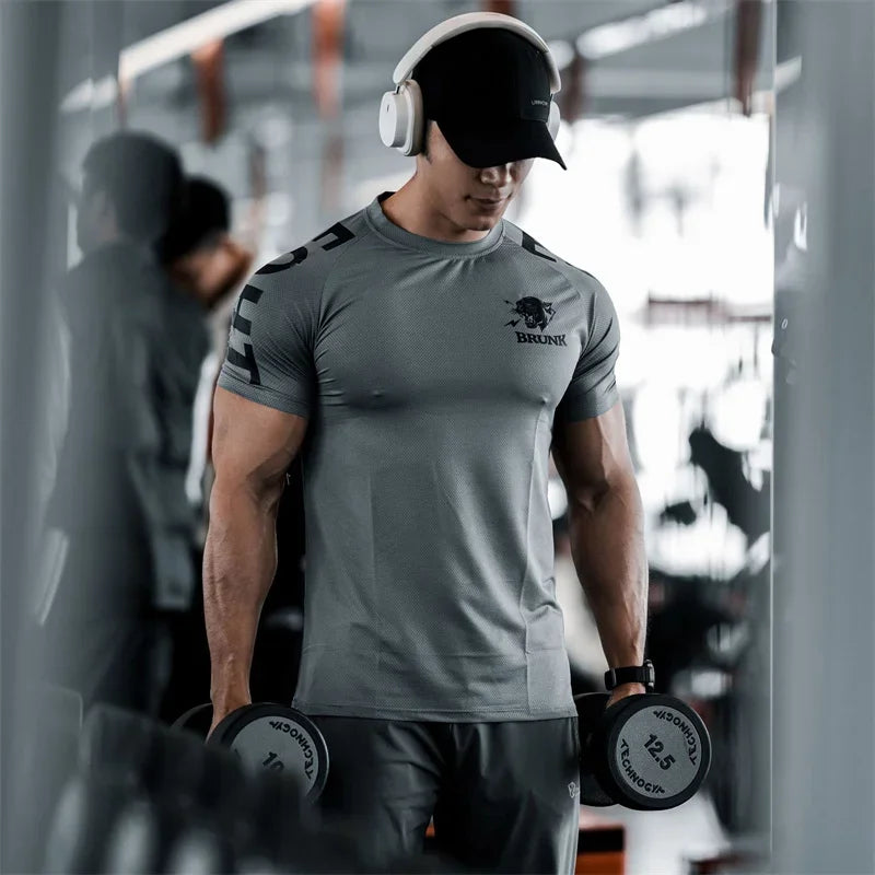 2025 Summer New Men T-shirt Sports Leisure Running Fitness